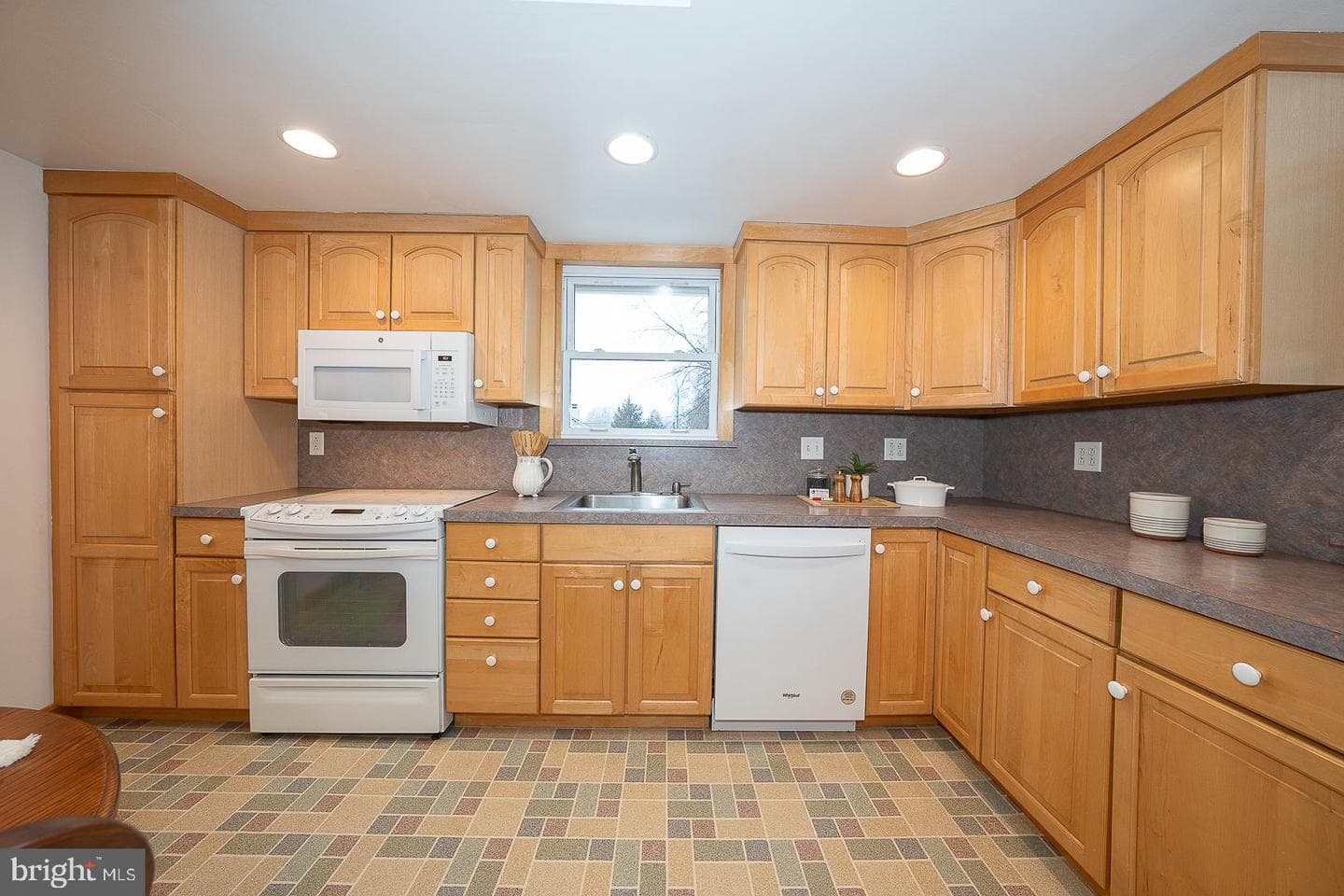 329 Saint James Road photo 14