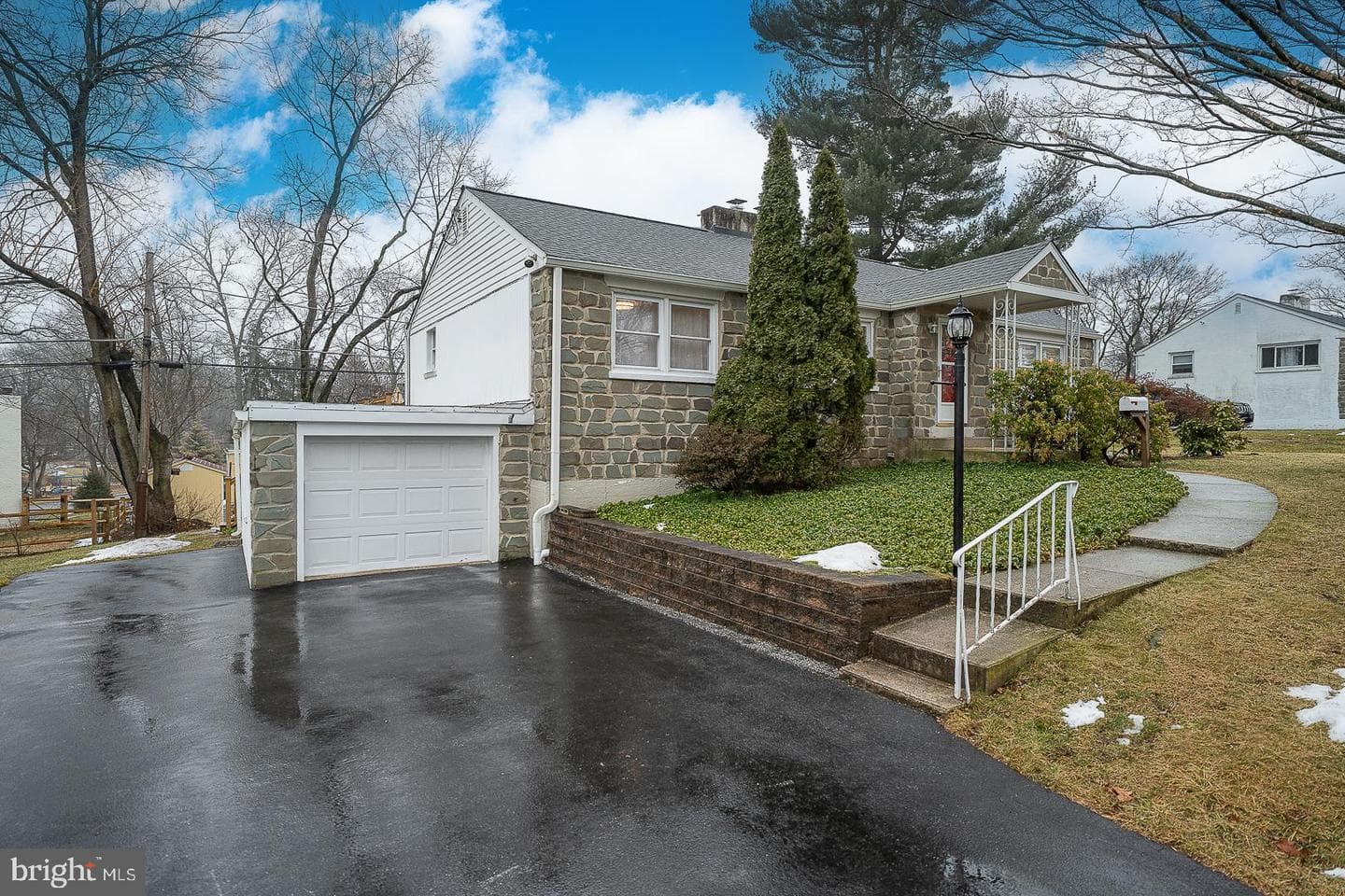 329 Saint James Road photo 2