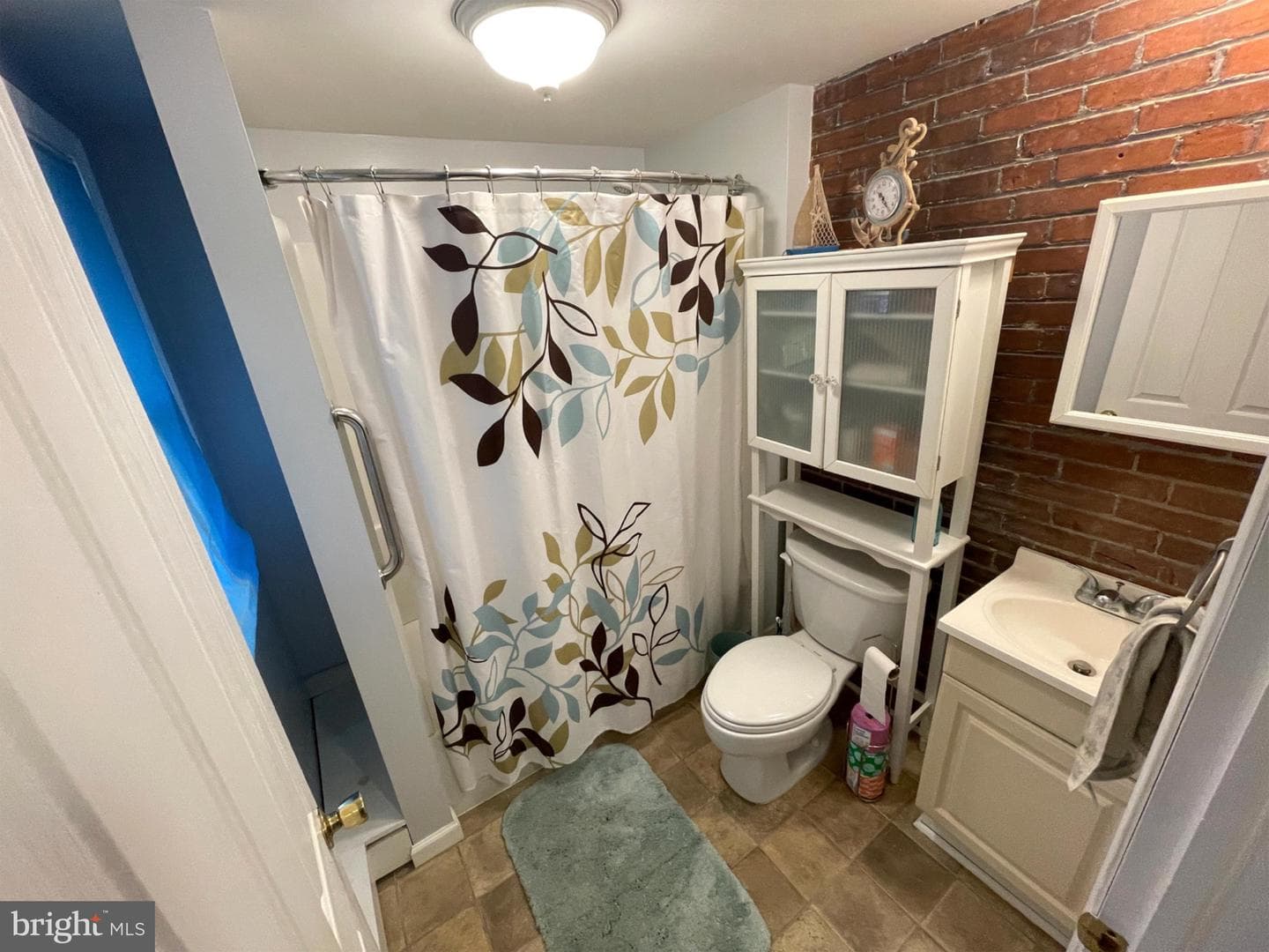 245 Maple Street photo 8