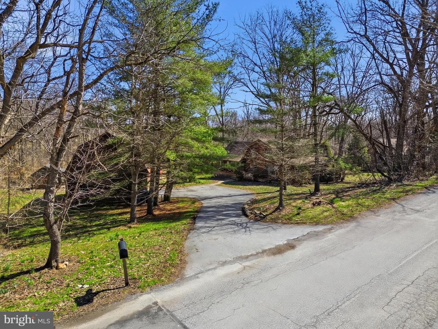 24 Grist Mill Lane photo 2
