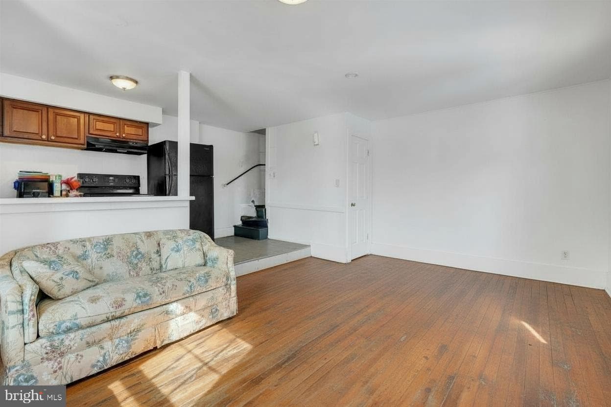 1410 Brick Row photo 5
