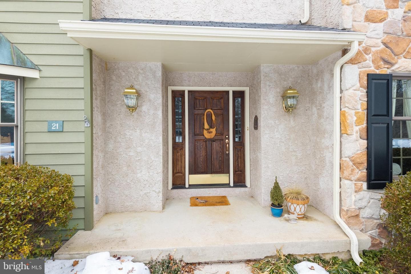 21 Lexington Manor photo 2