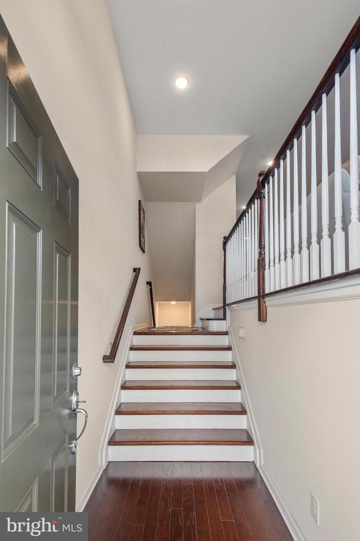 35 Addison Lane photo 2