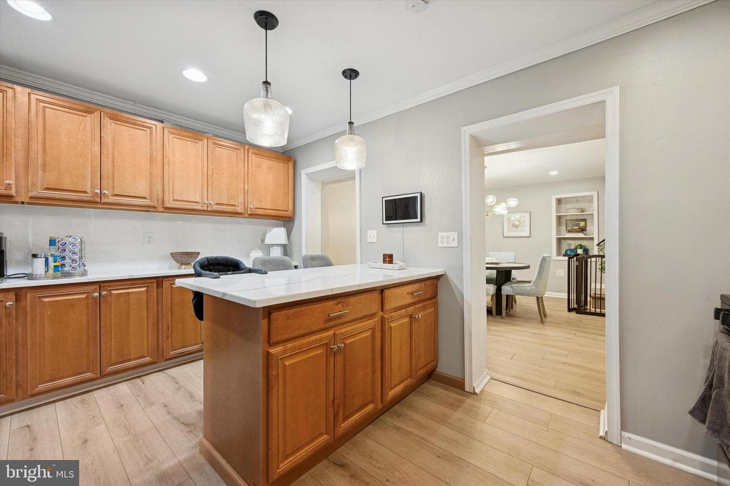 305 W Chestnut Street photo 11