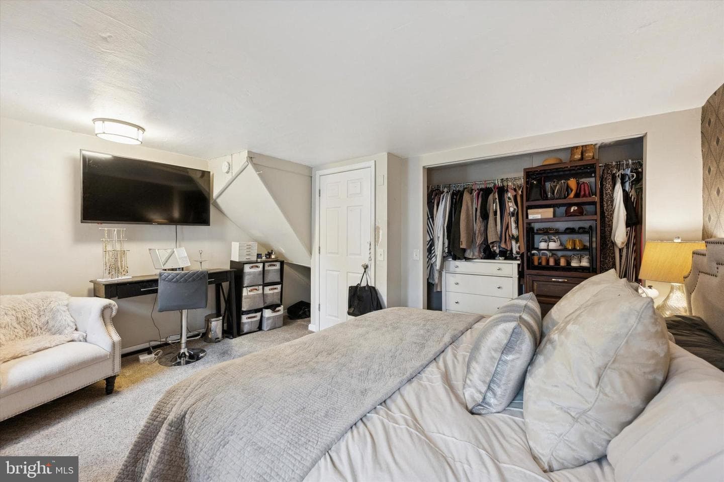305 W Chestnut Street photo 24