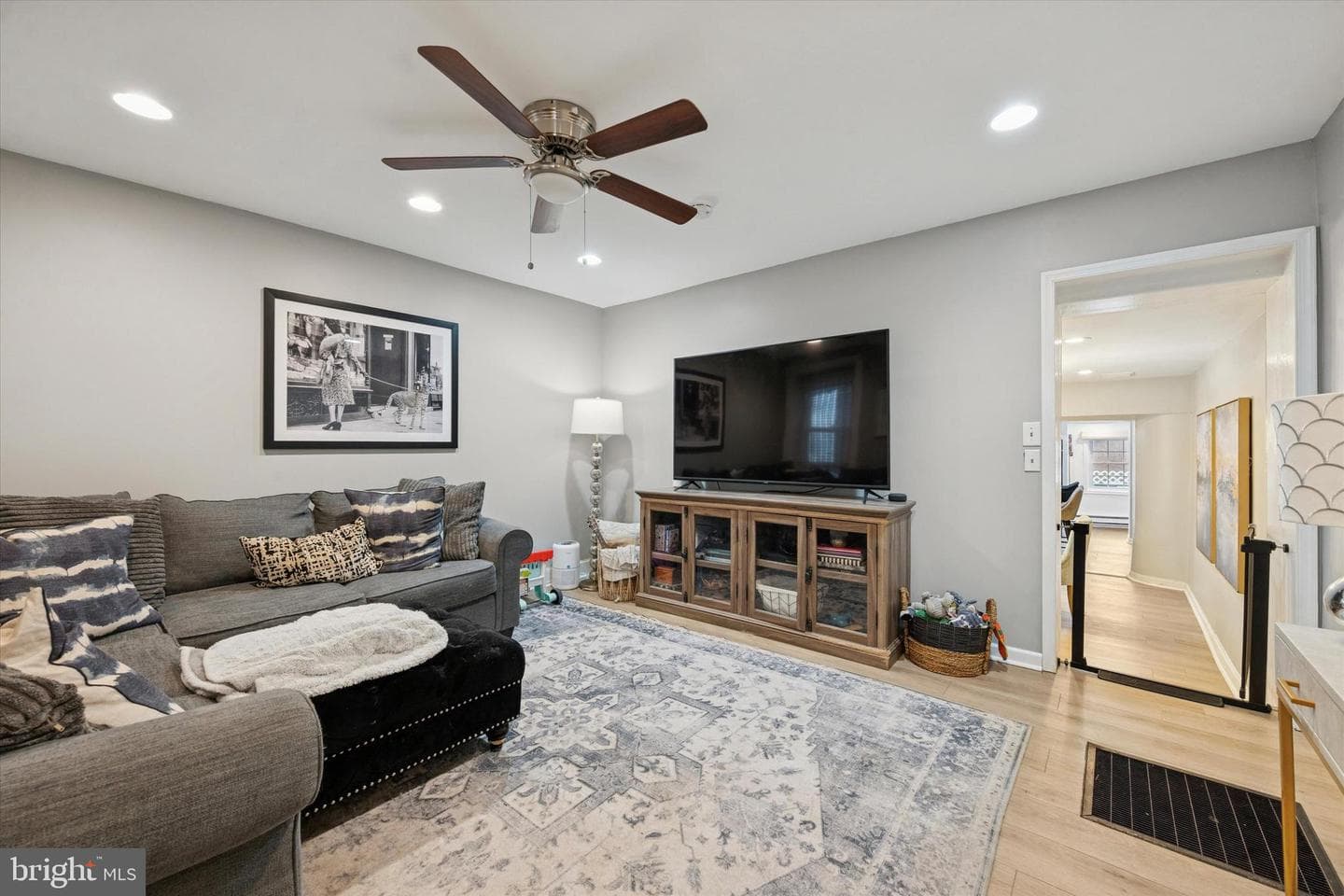 305 W Chestnut Street photo 3