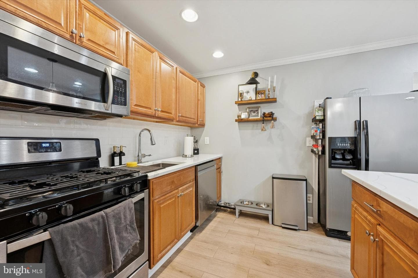 305 W Chestnut Street photo 8