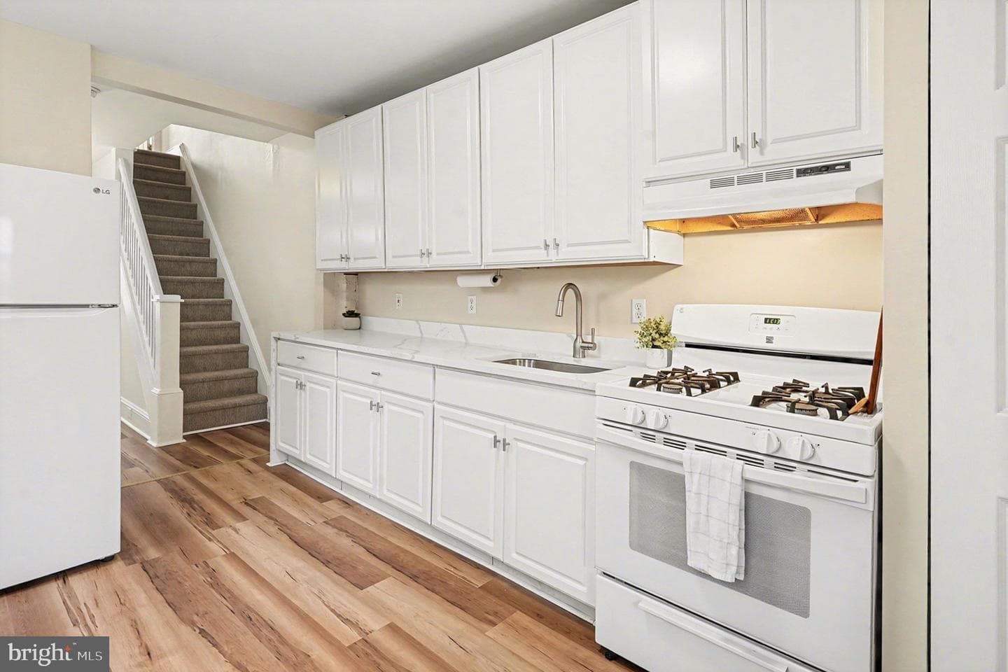 344 Grover Street photo 10