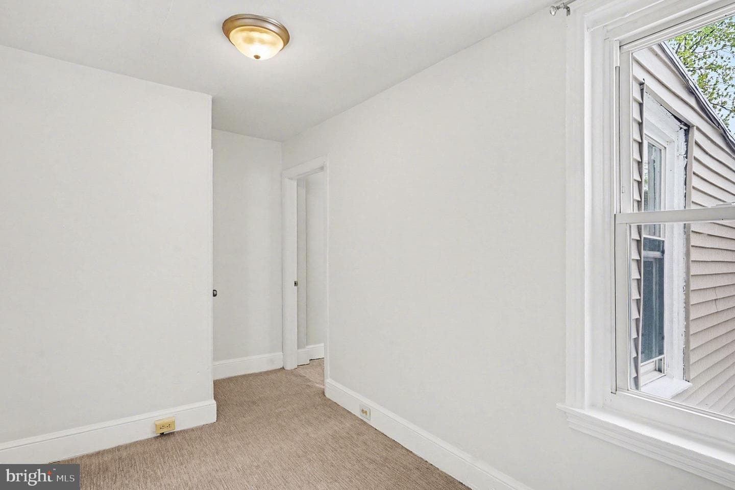 344 Grover Street photo 15