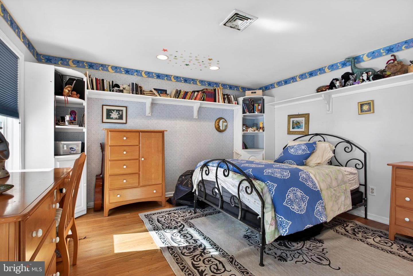 9 Foxchase Road photo 37
