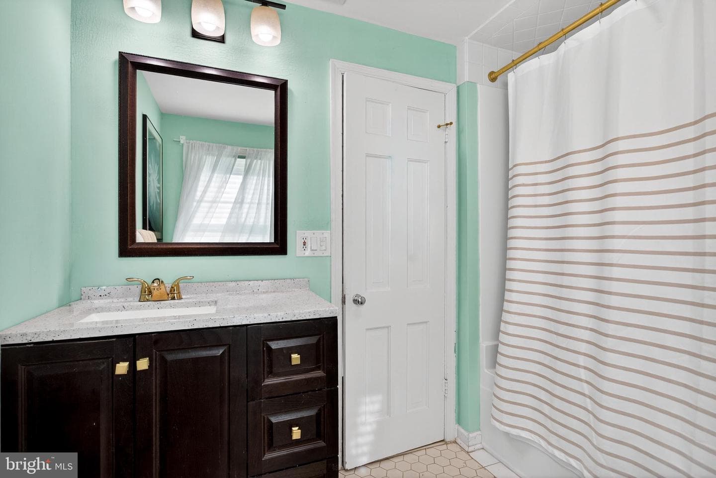 9 Foxchase Road photo 40