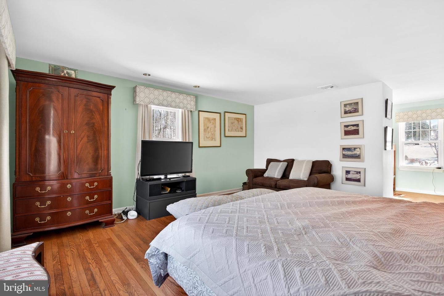 9 Foxchase Road photo 44