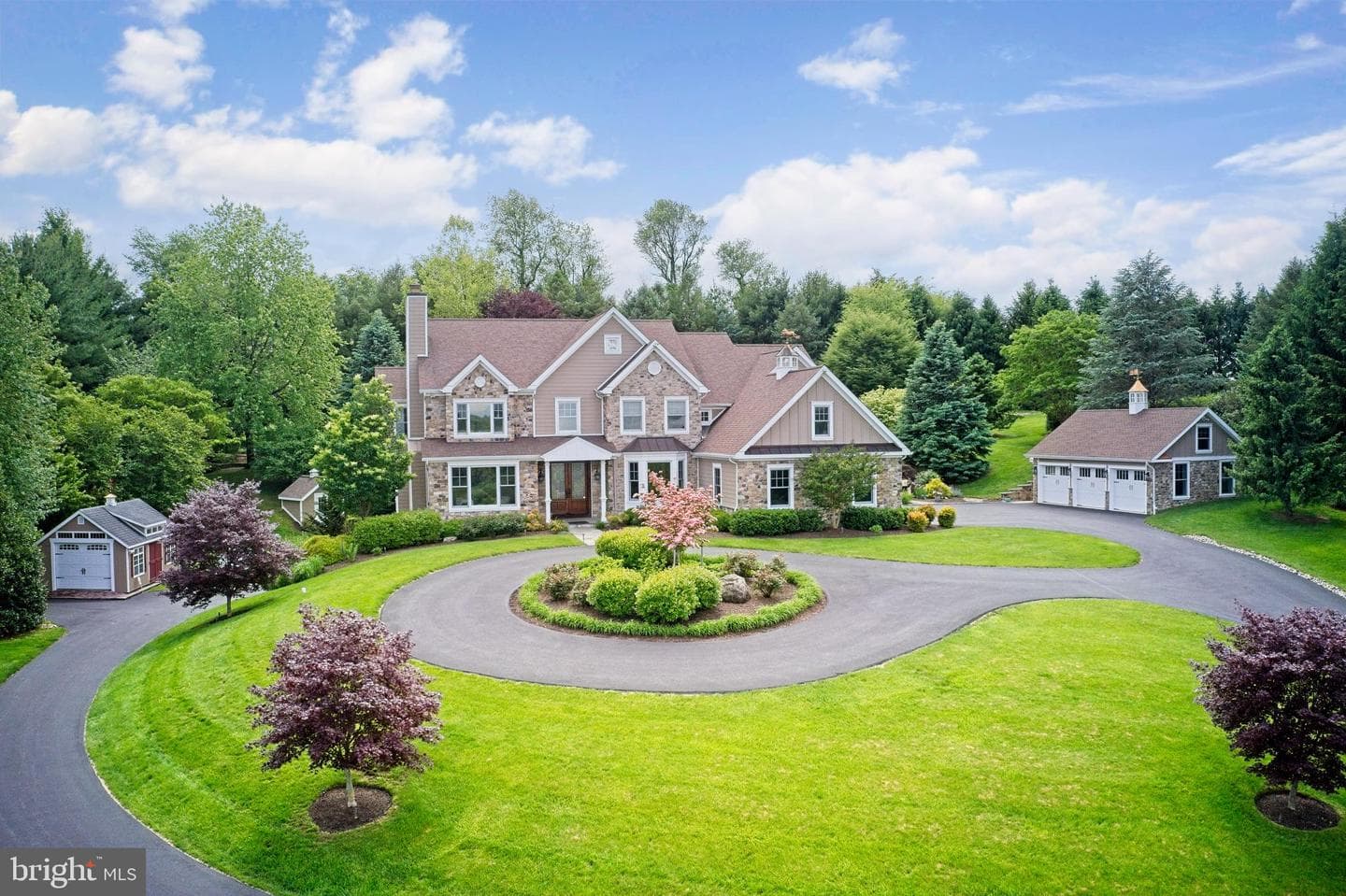39 Wyndemere Lake Drive photo 1