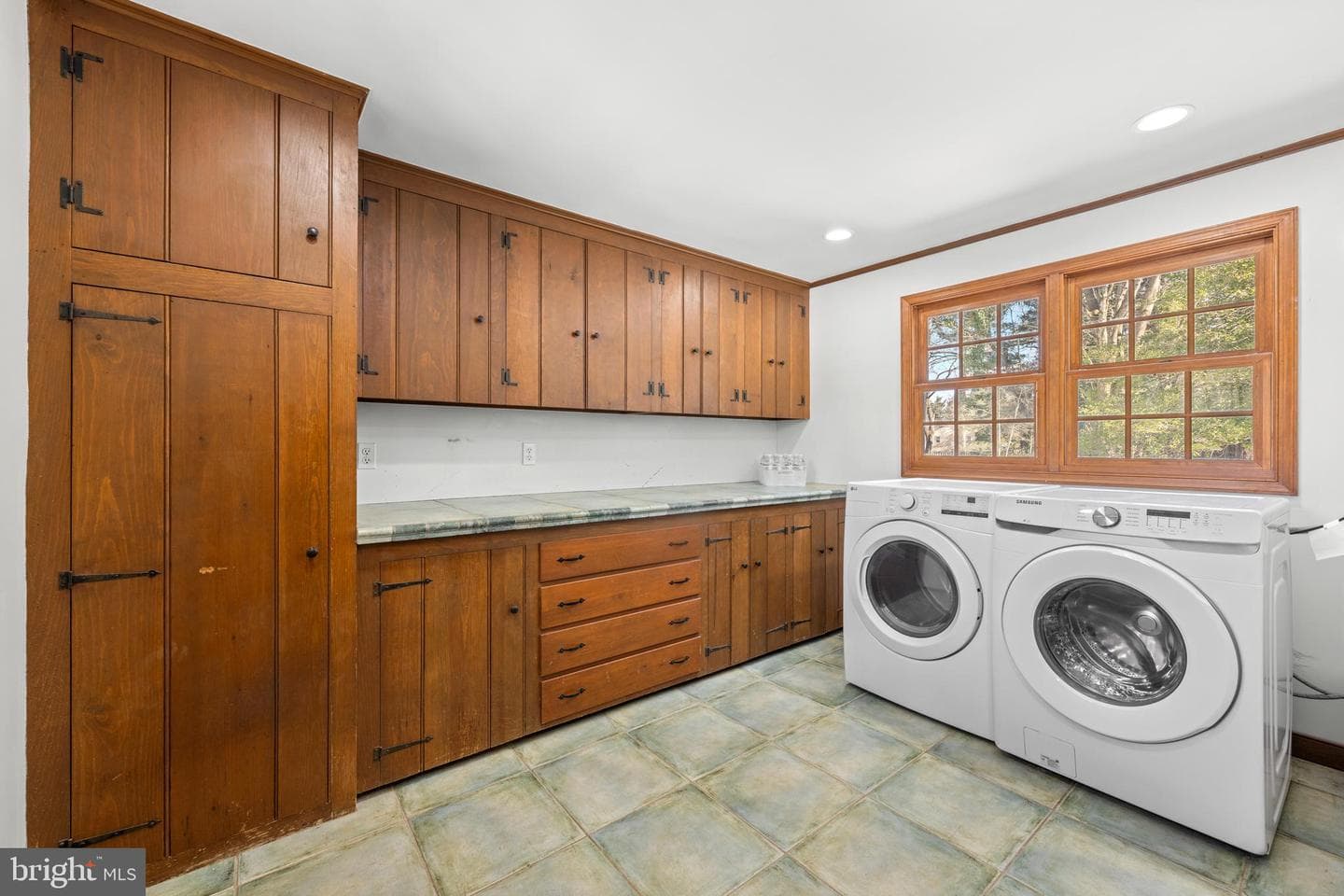 130 Beaumont Road photo 13