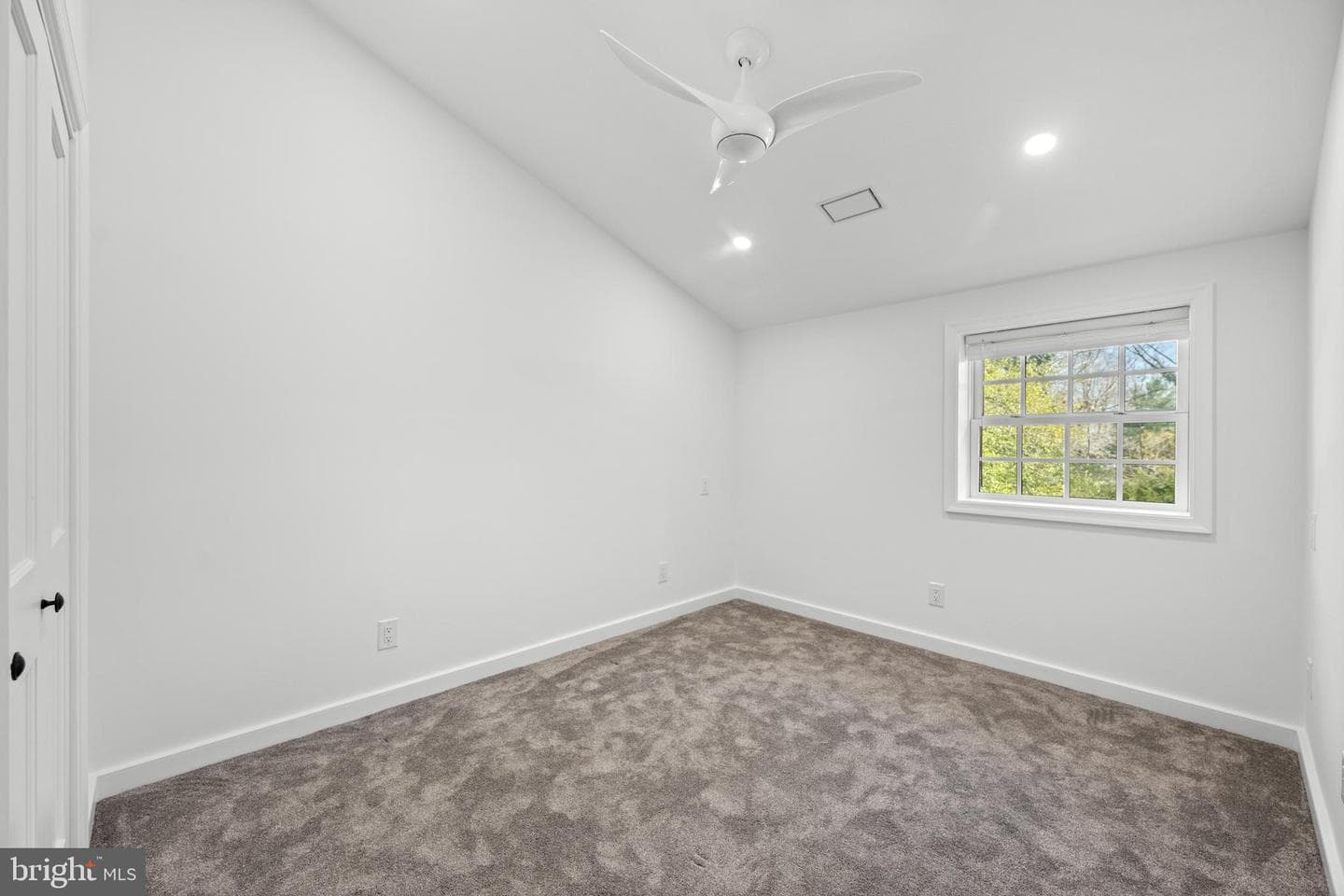 130 Beaumont Road photo 28