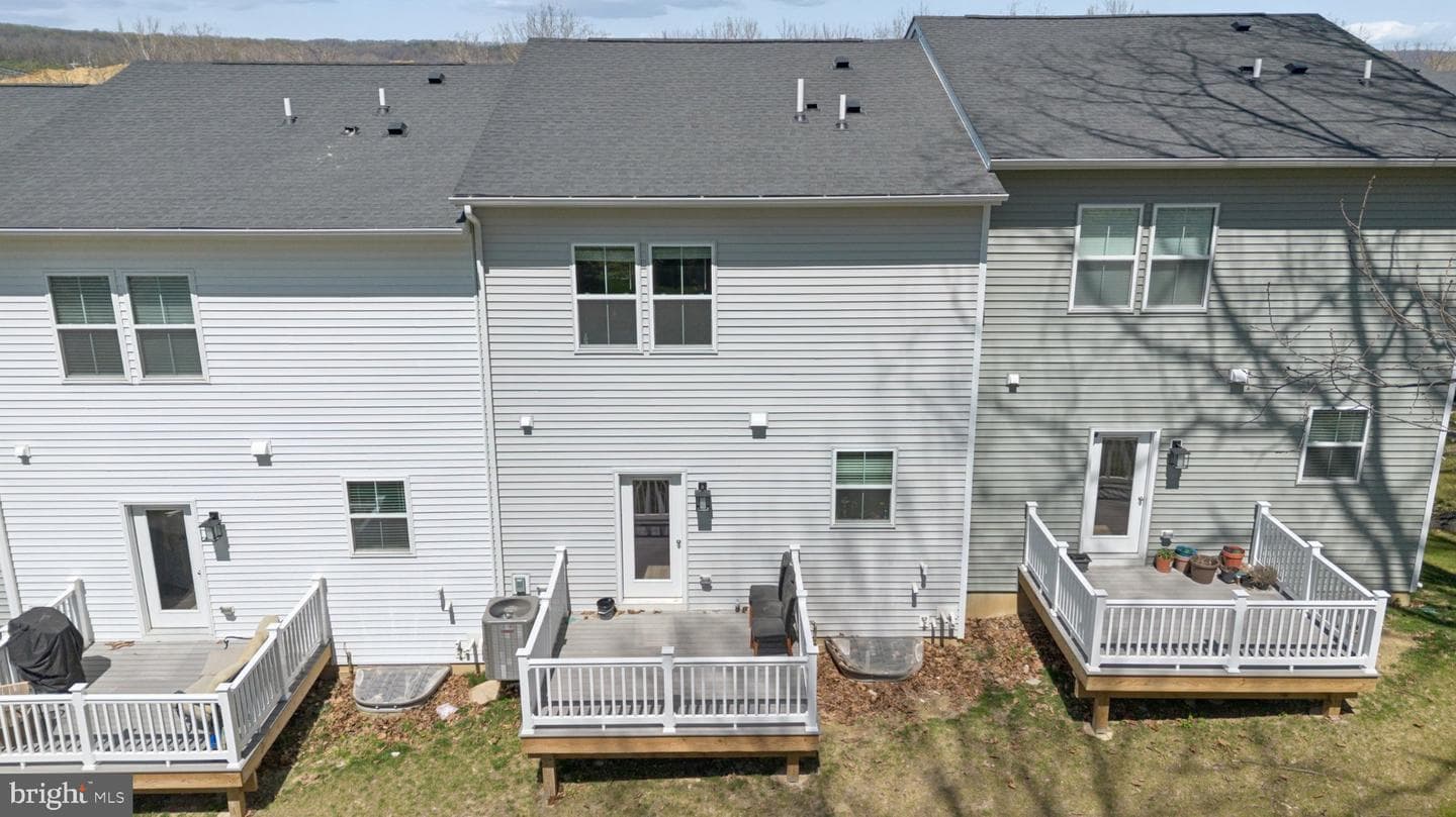 135 Four Leaf Drive photo 5