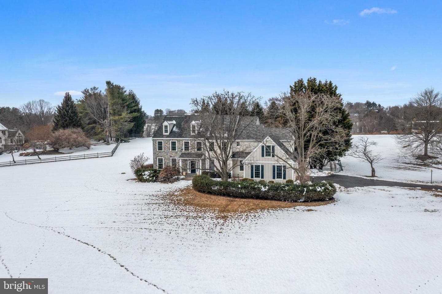 825 Bainbridge Drive photo 3