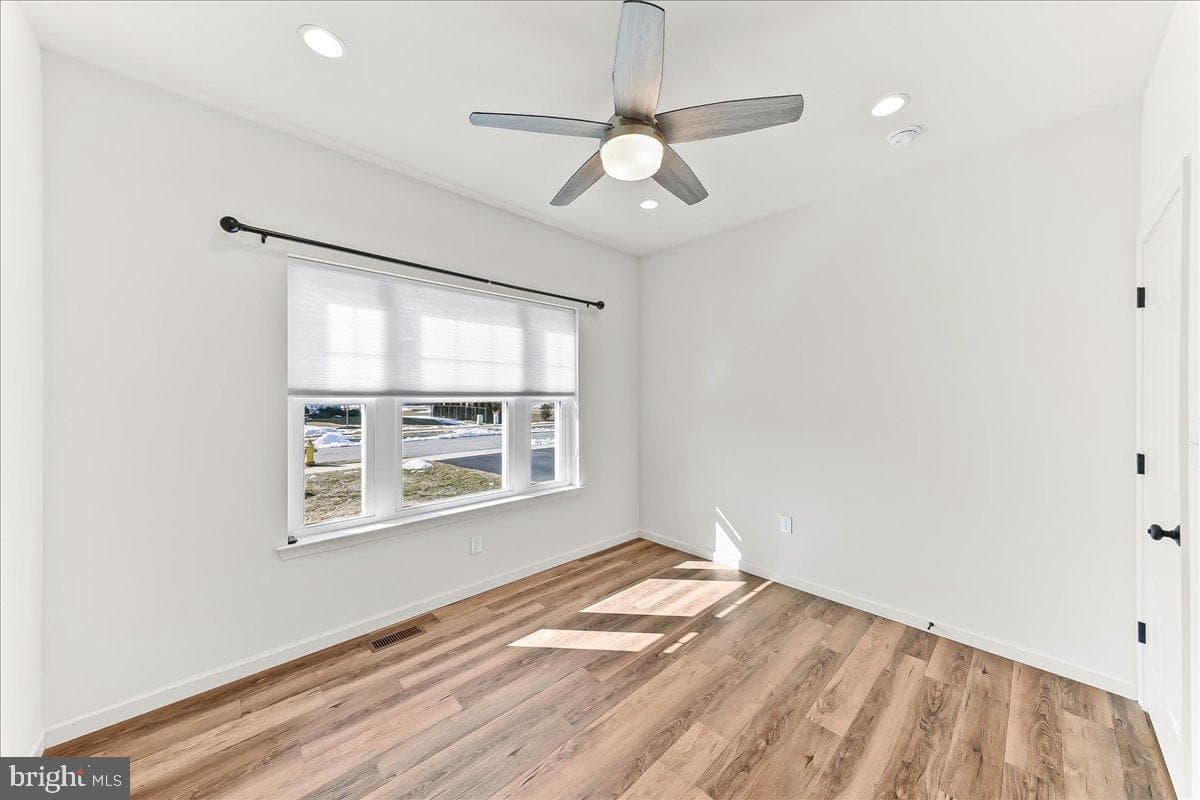 245 Flintwood Drive photo 25