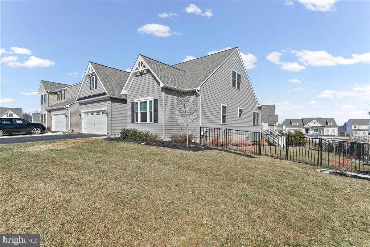 245 Flintwood Drive photo 4