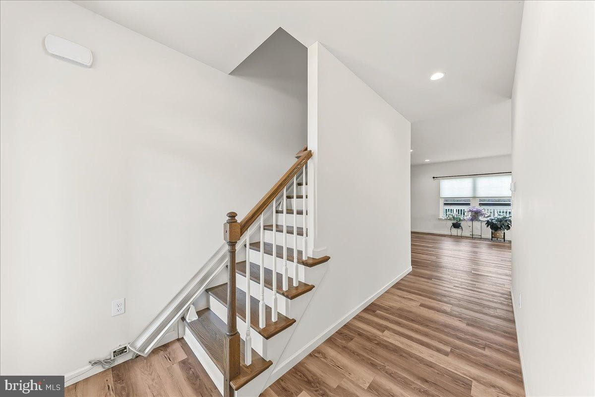 245 Flintwood Drive photo 8
