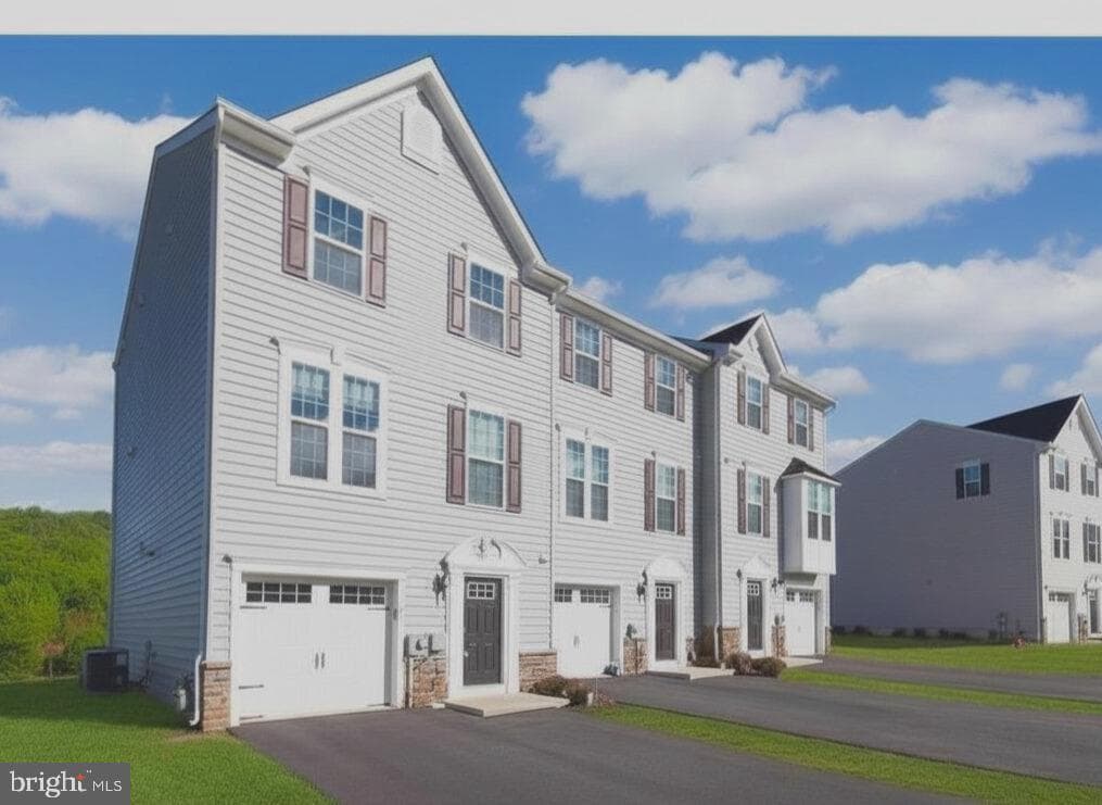 1843 Honeysuckle Court photo 13