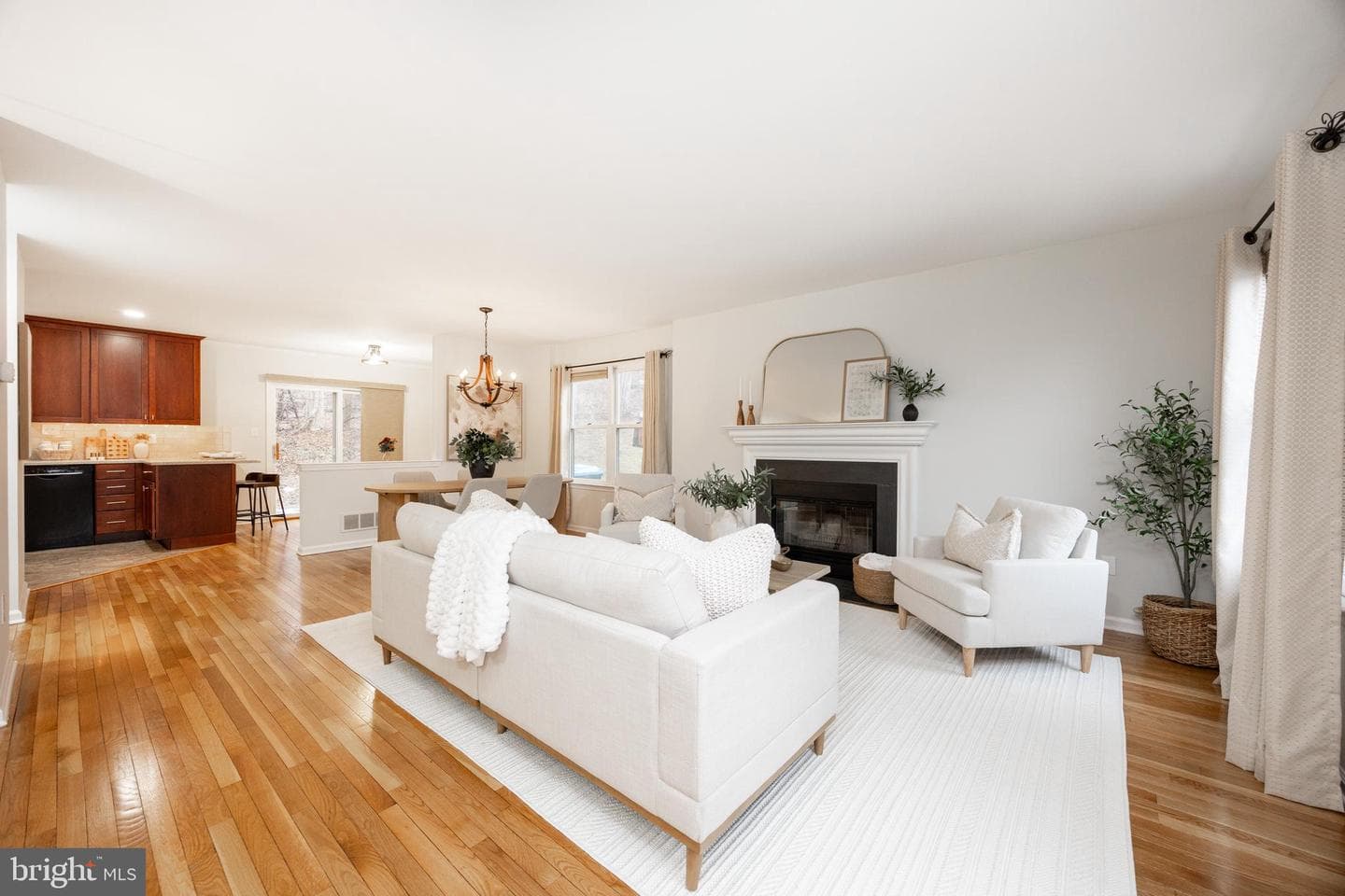525 Pickering Station Drive photo 4