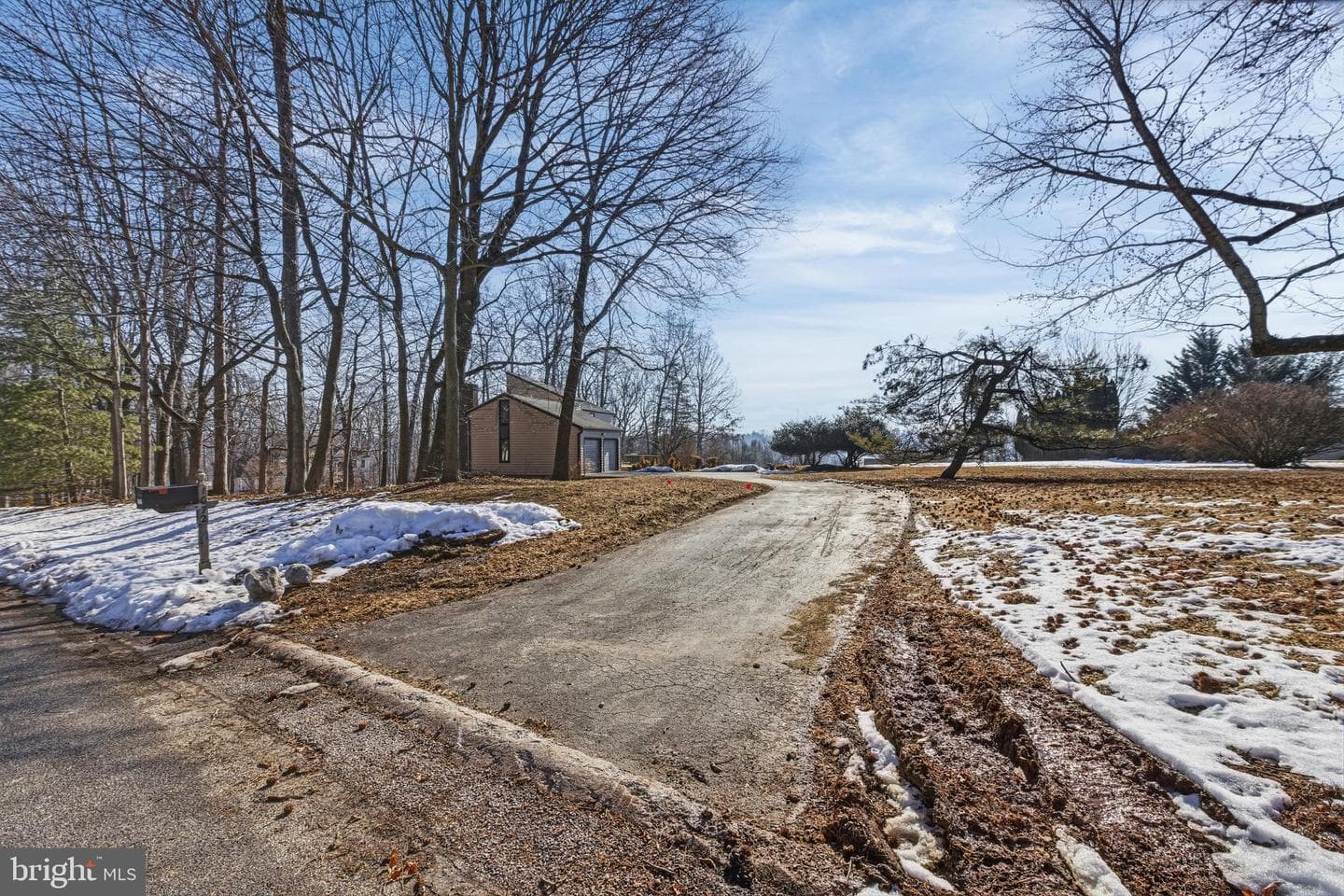 1072 Forest Road photo 3