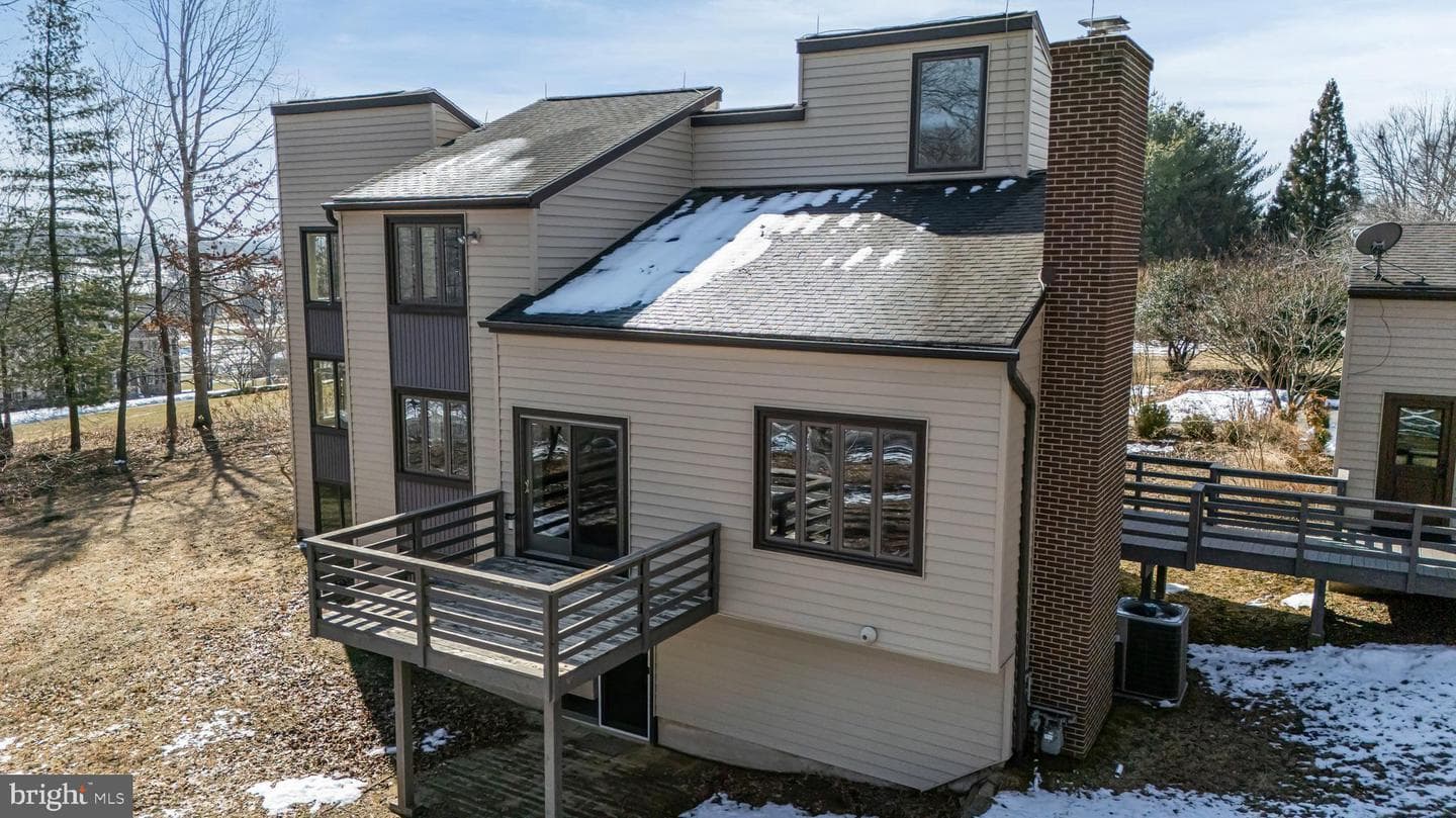 1072 Forest Road photo 4
