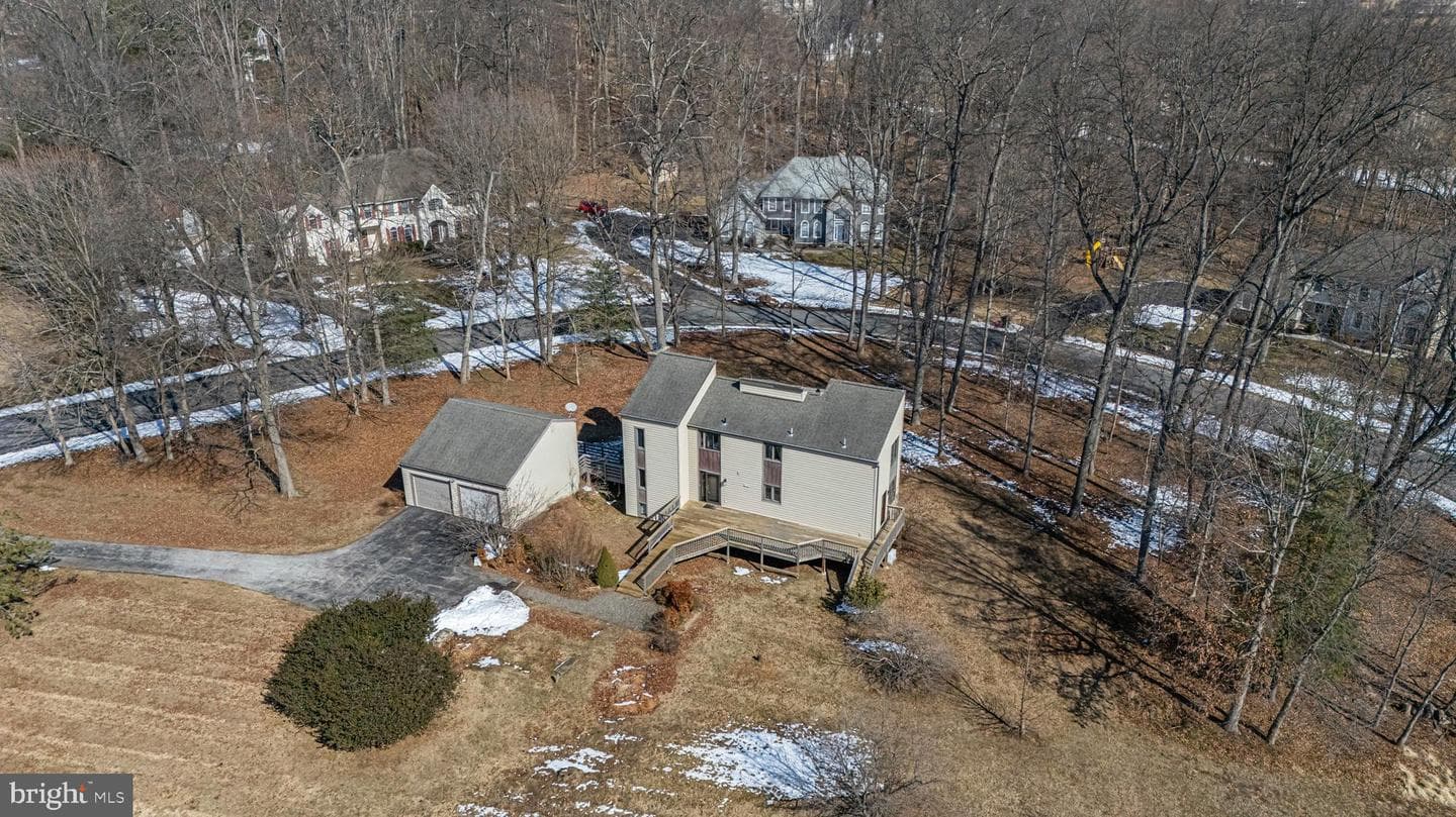 1072 Forest Road photo 5
