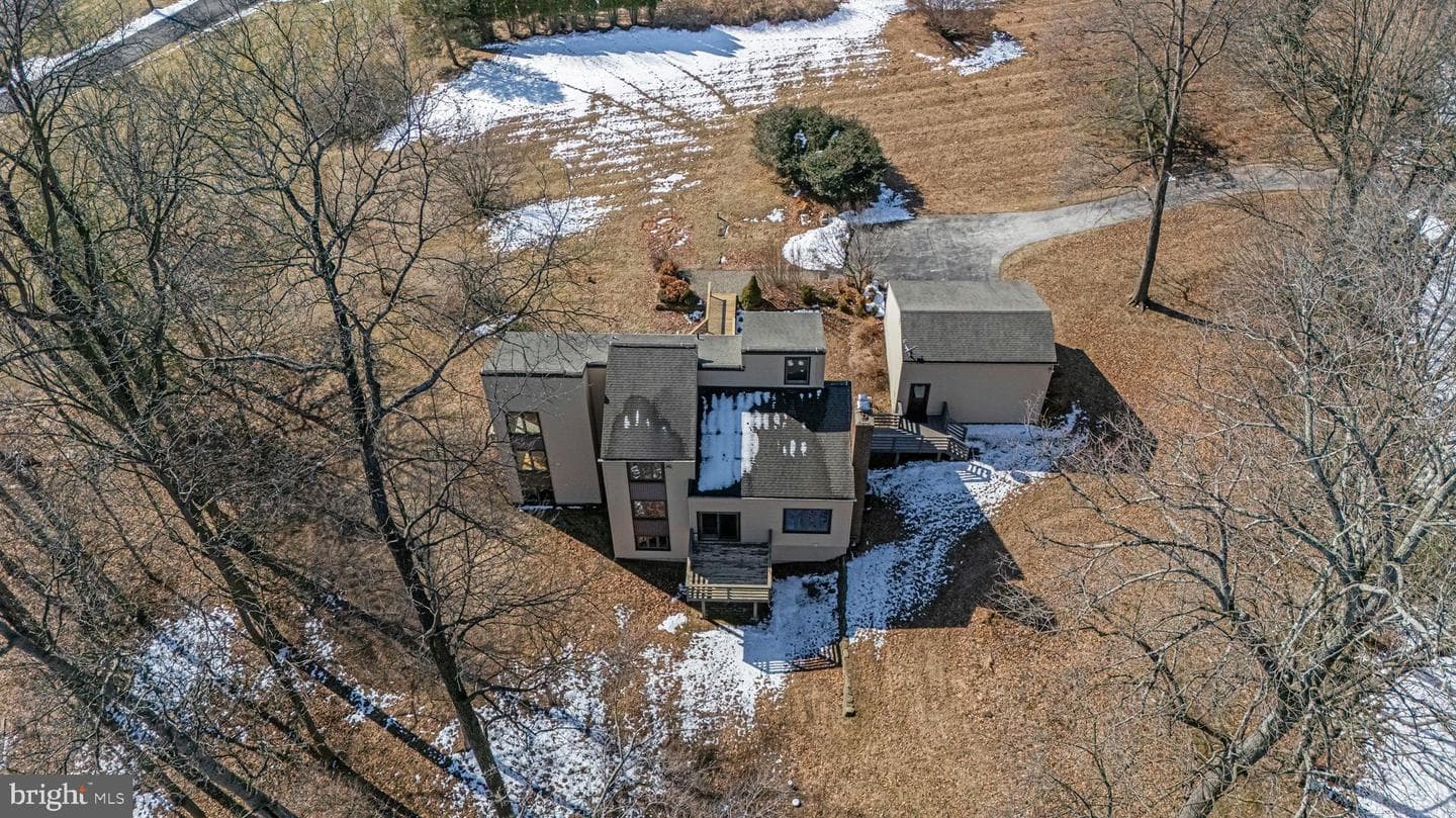 1072 Forest Road photo 84