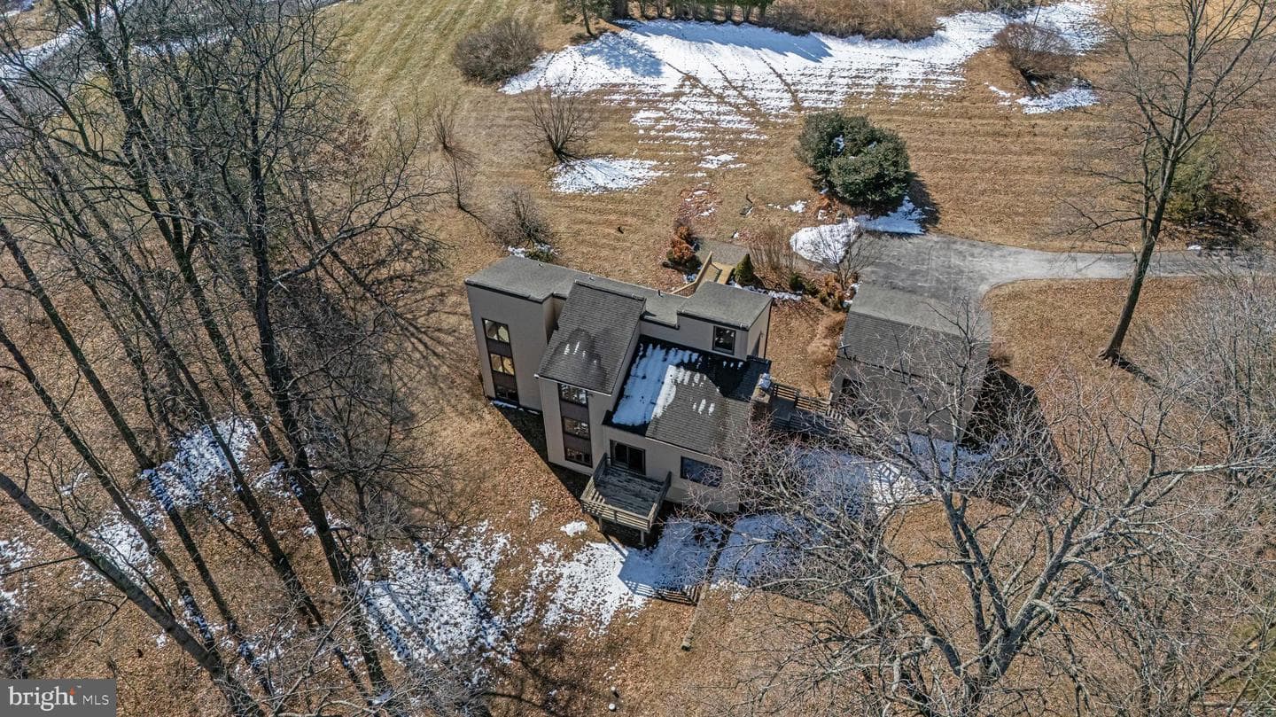 1072 Forest Road photo 92