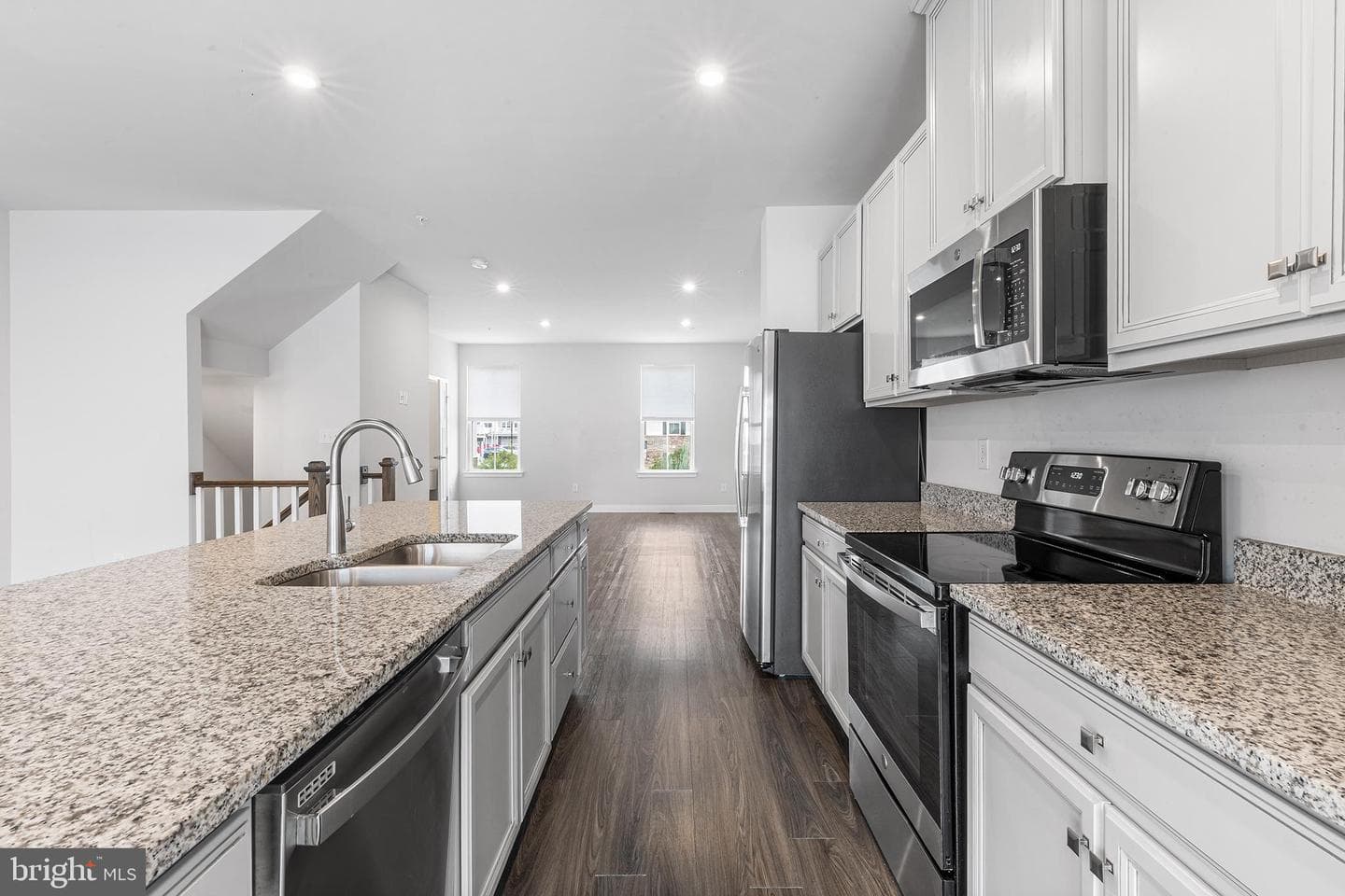 612 Holywell Drive photo 9