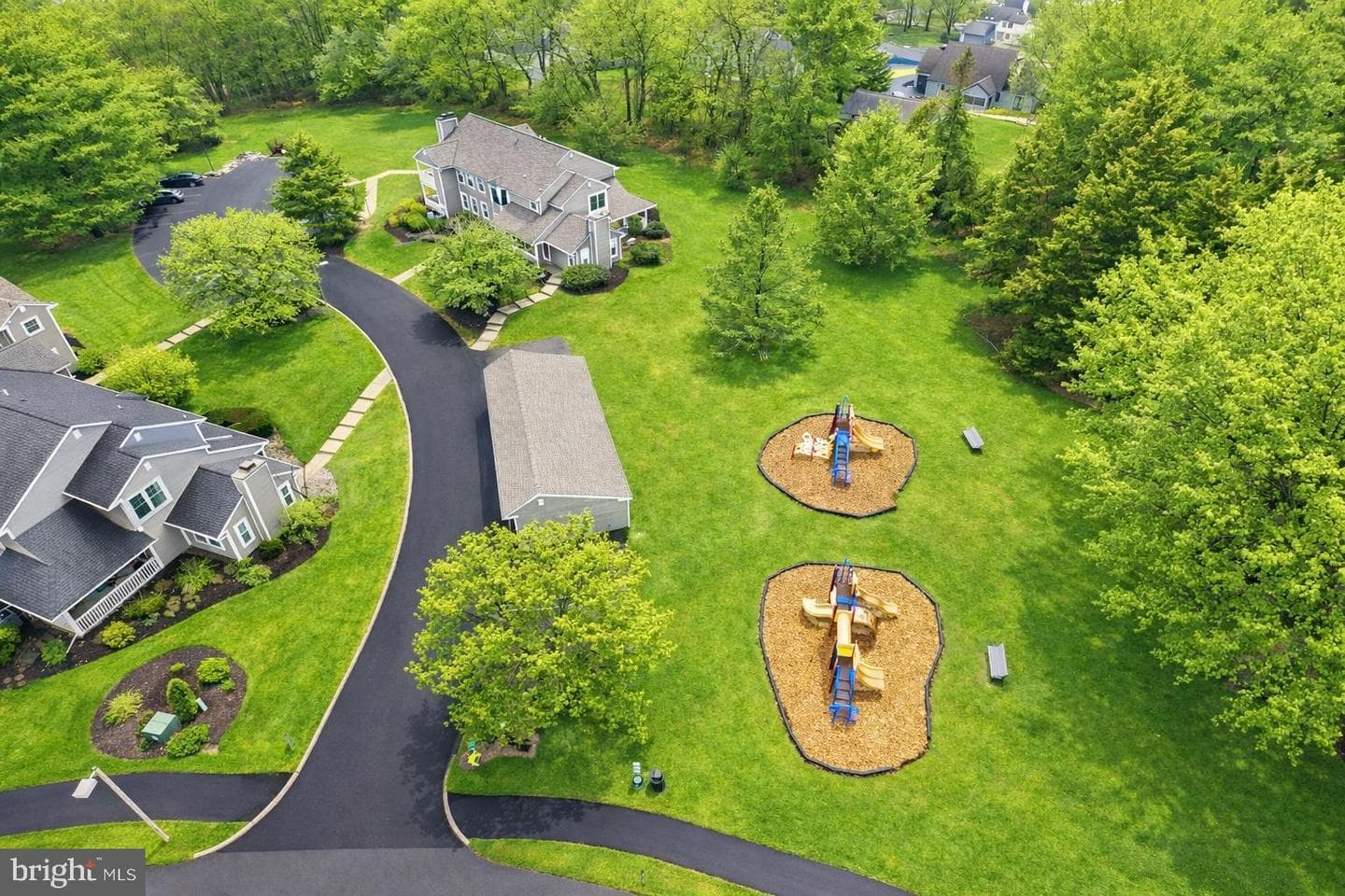 794 Scotch Way photo 3