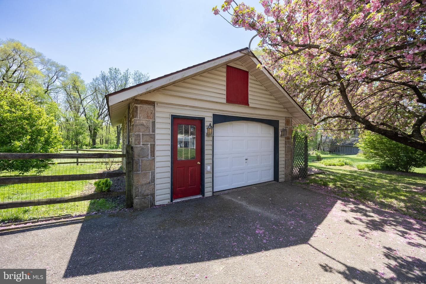 260 W Evergreen Street photo 39