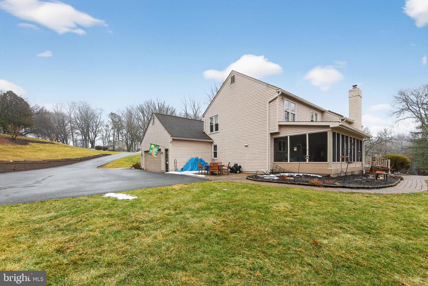1533 Glenmont Lane photo 2