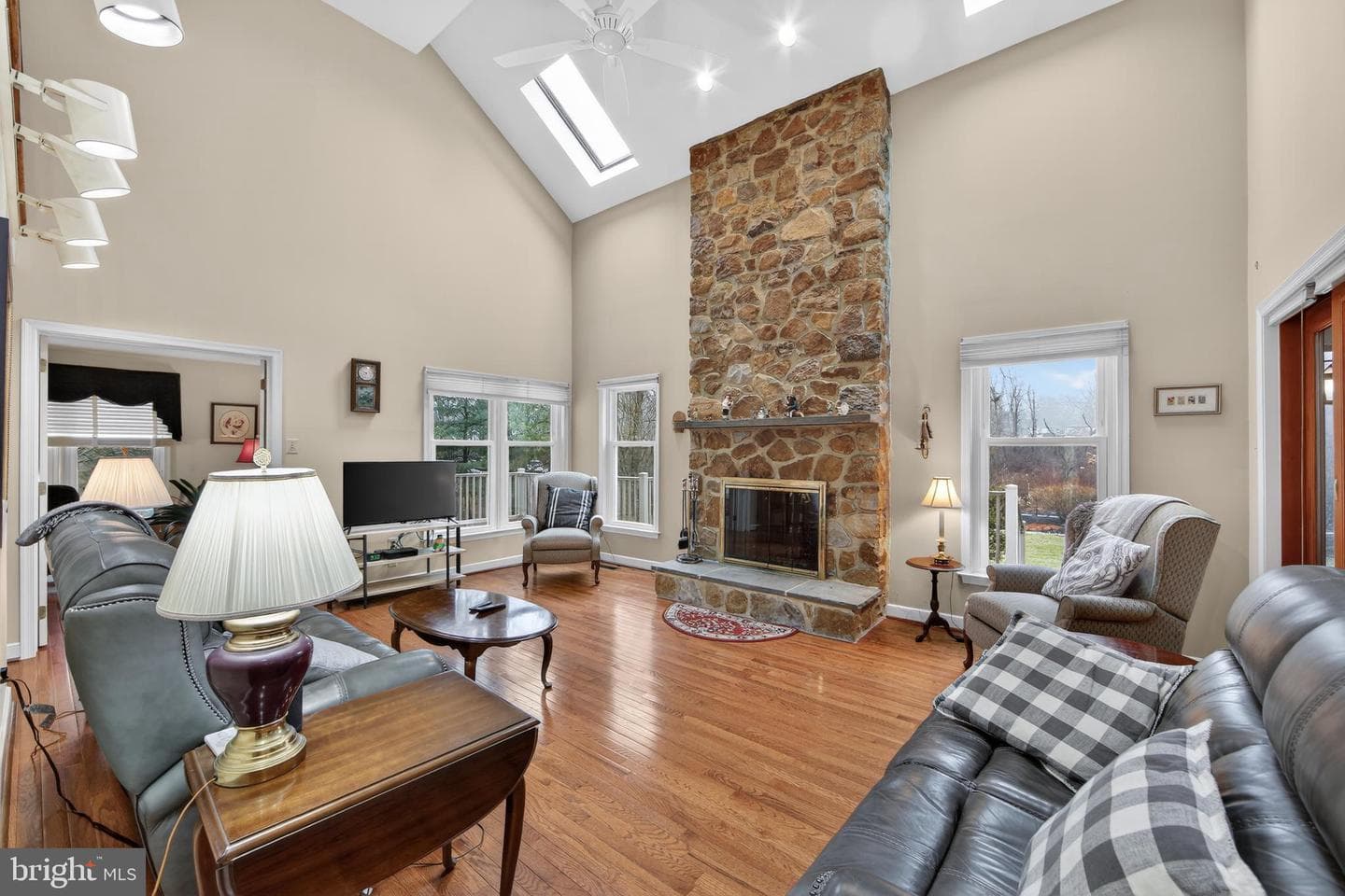 1533 Glenmont Lane photo 25