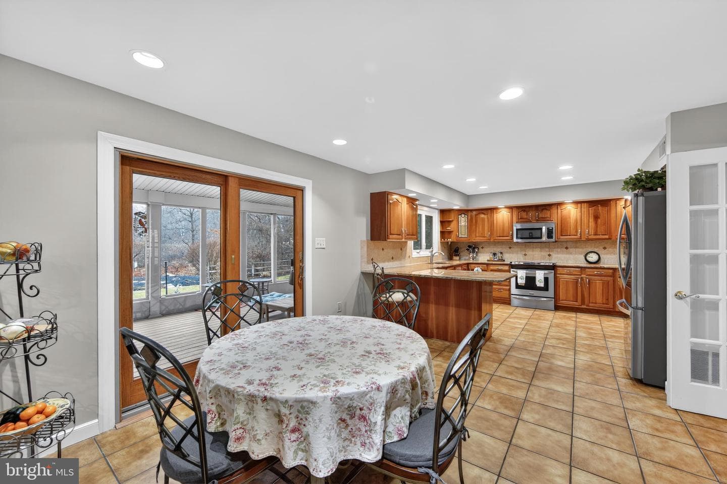 1533 Glenmont Lane photo 33