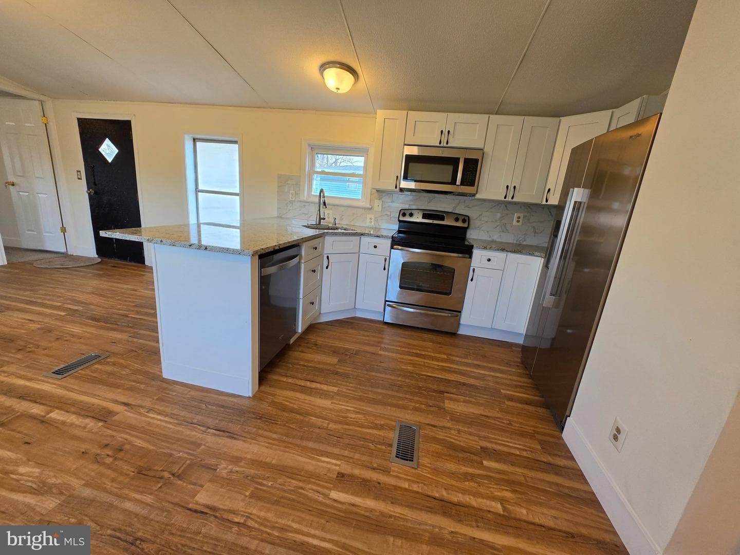 864 Aspen Avenue photo 5
