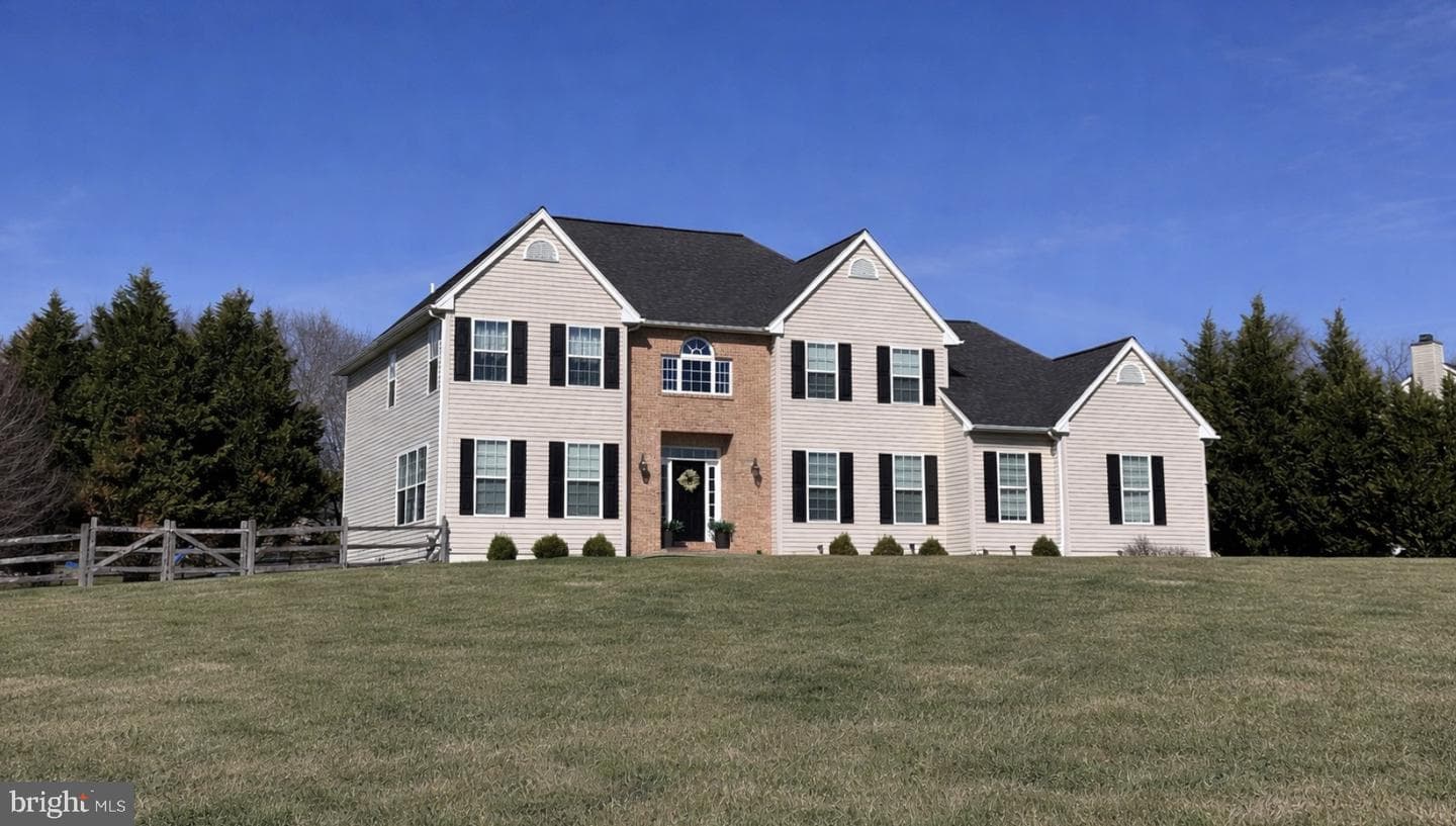 115 Bedford Way photo 2
