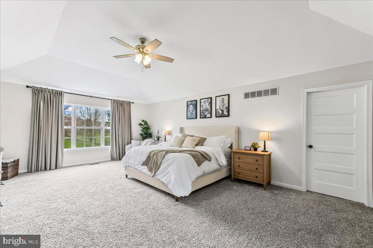 115 Bedford Way photo 24