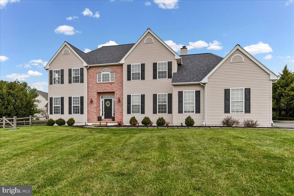 115 Bedford Way photo 40