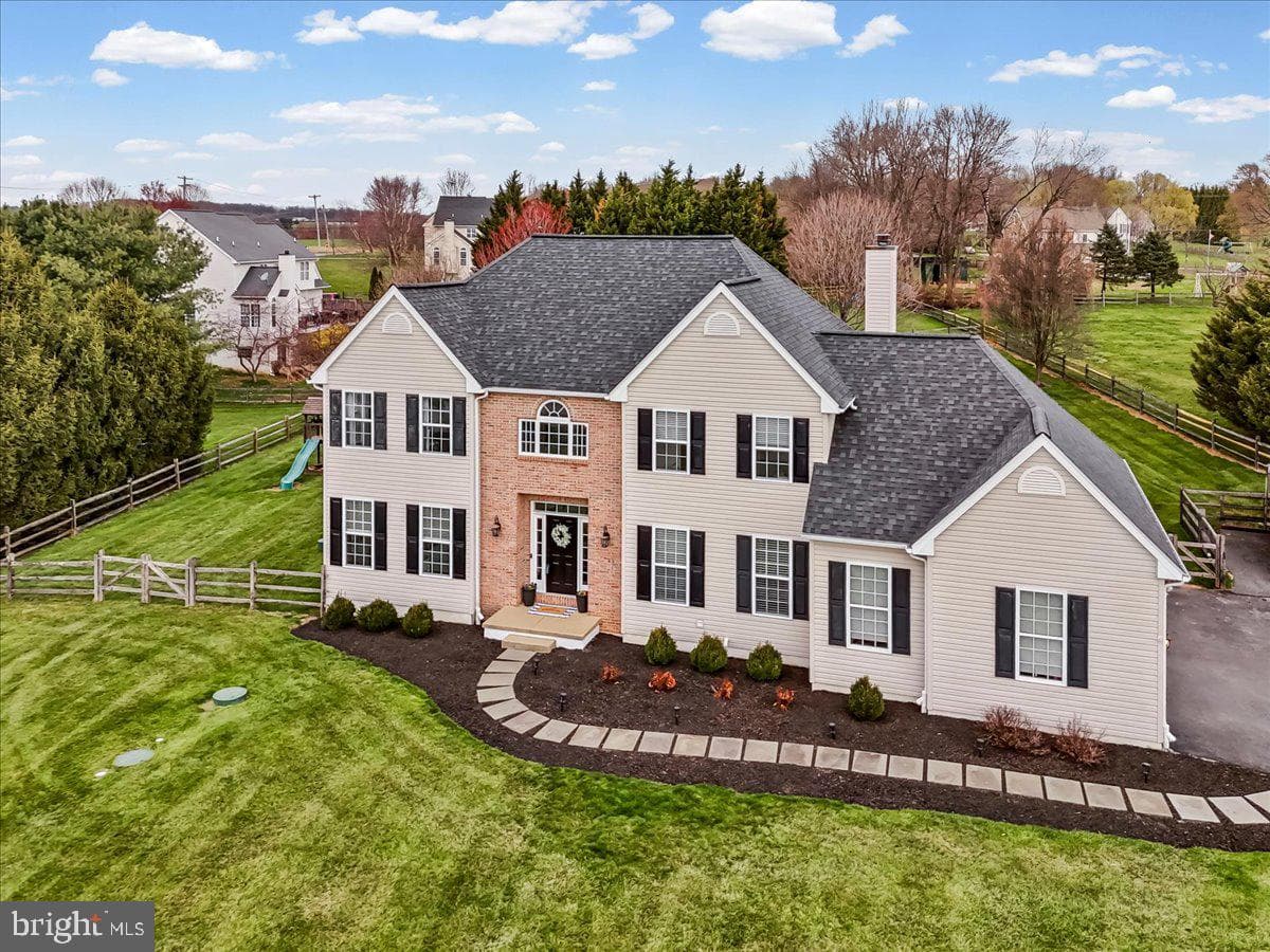 115 Bedford Way photo 42