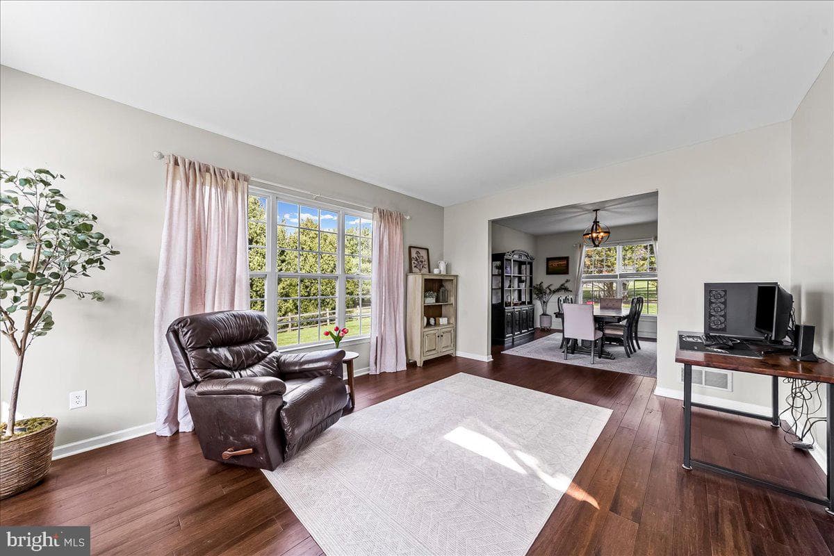 115 Bedford Way photo 5