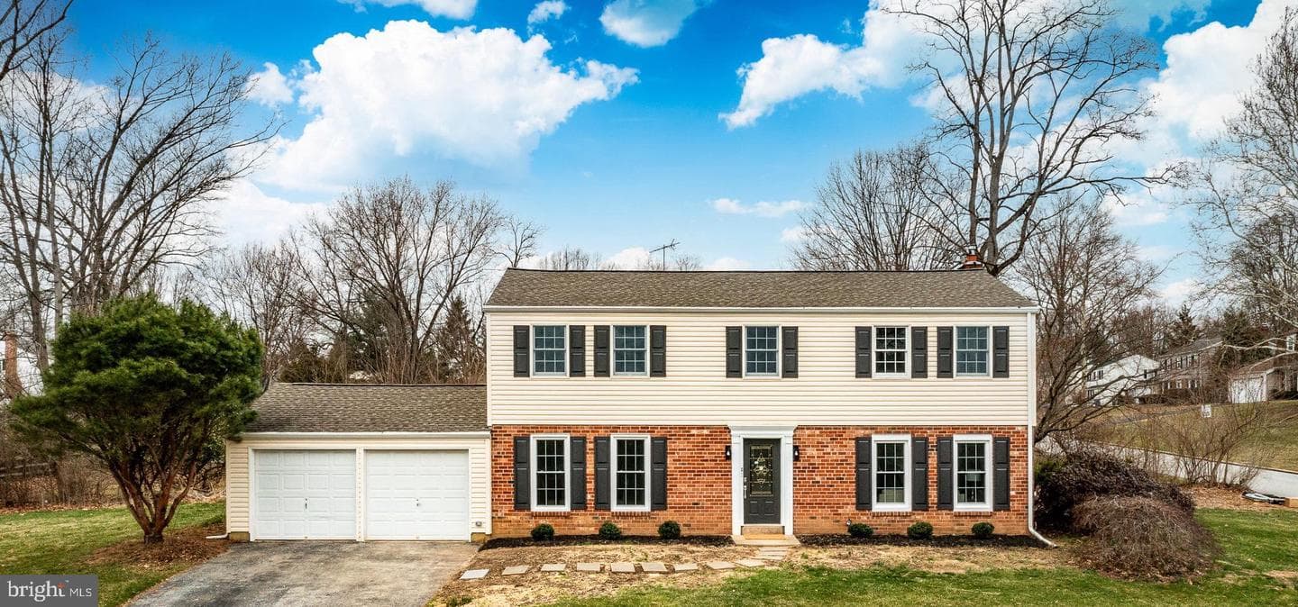 1223 Hawthorne Lane