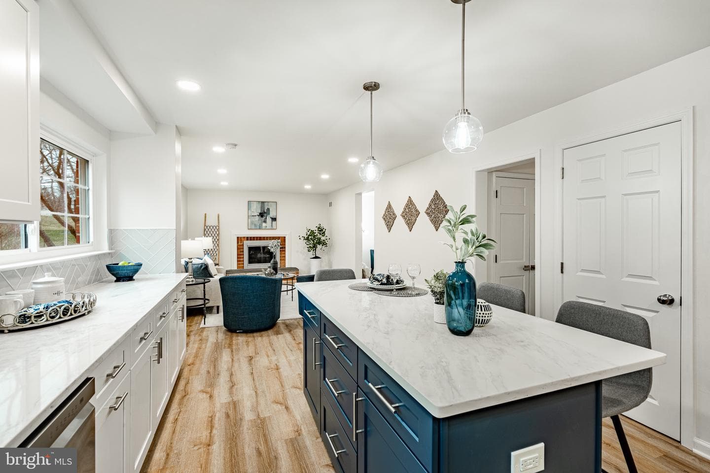 1223 Hawthorne Lane photo 17