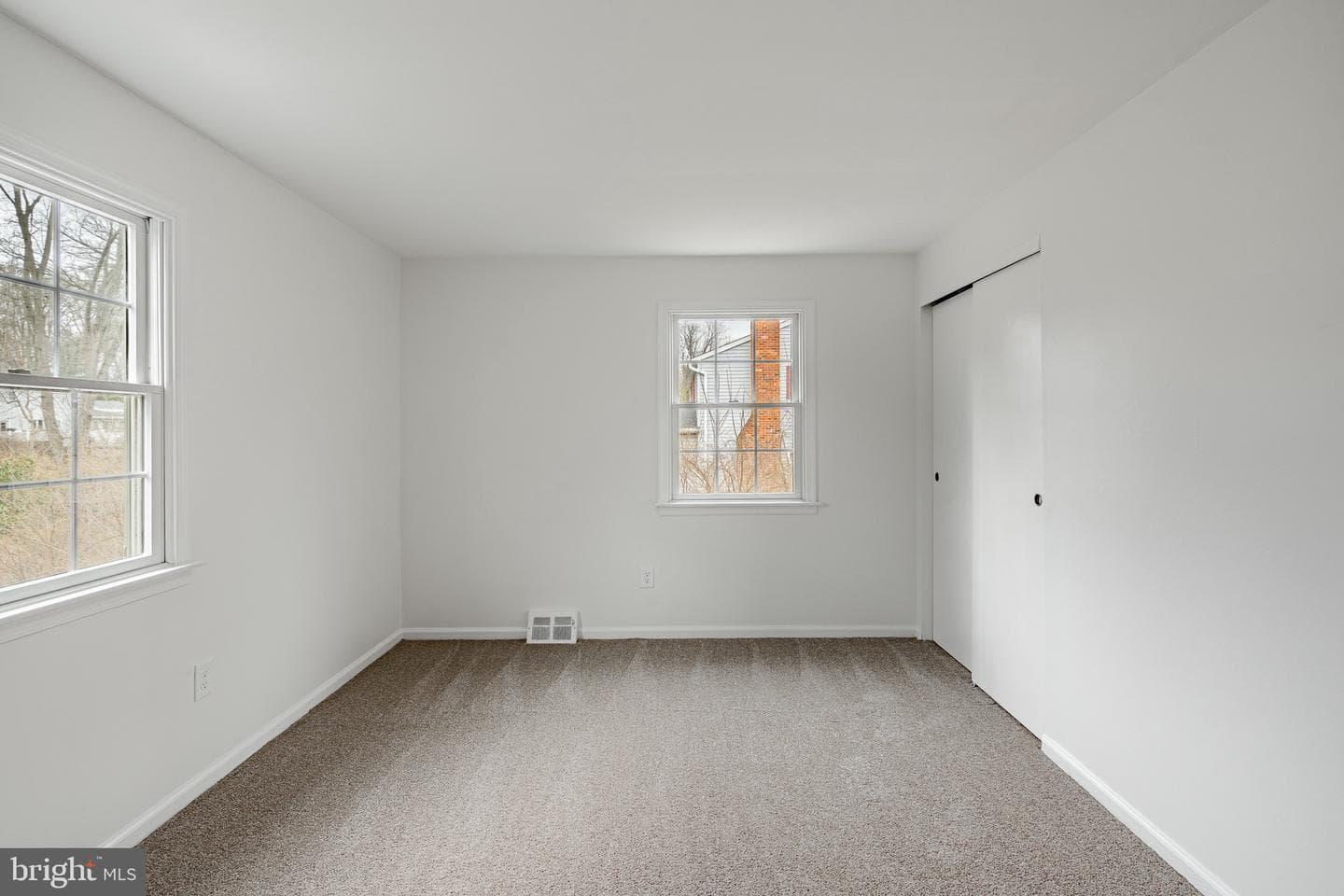 1223 Hawthorne Lane photo 37