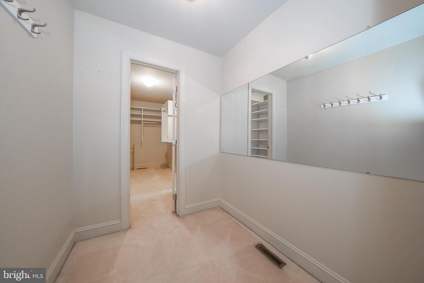 824 Waverly Road photo 21