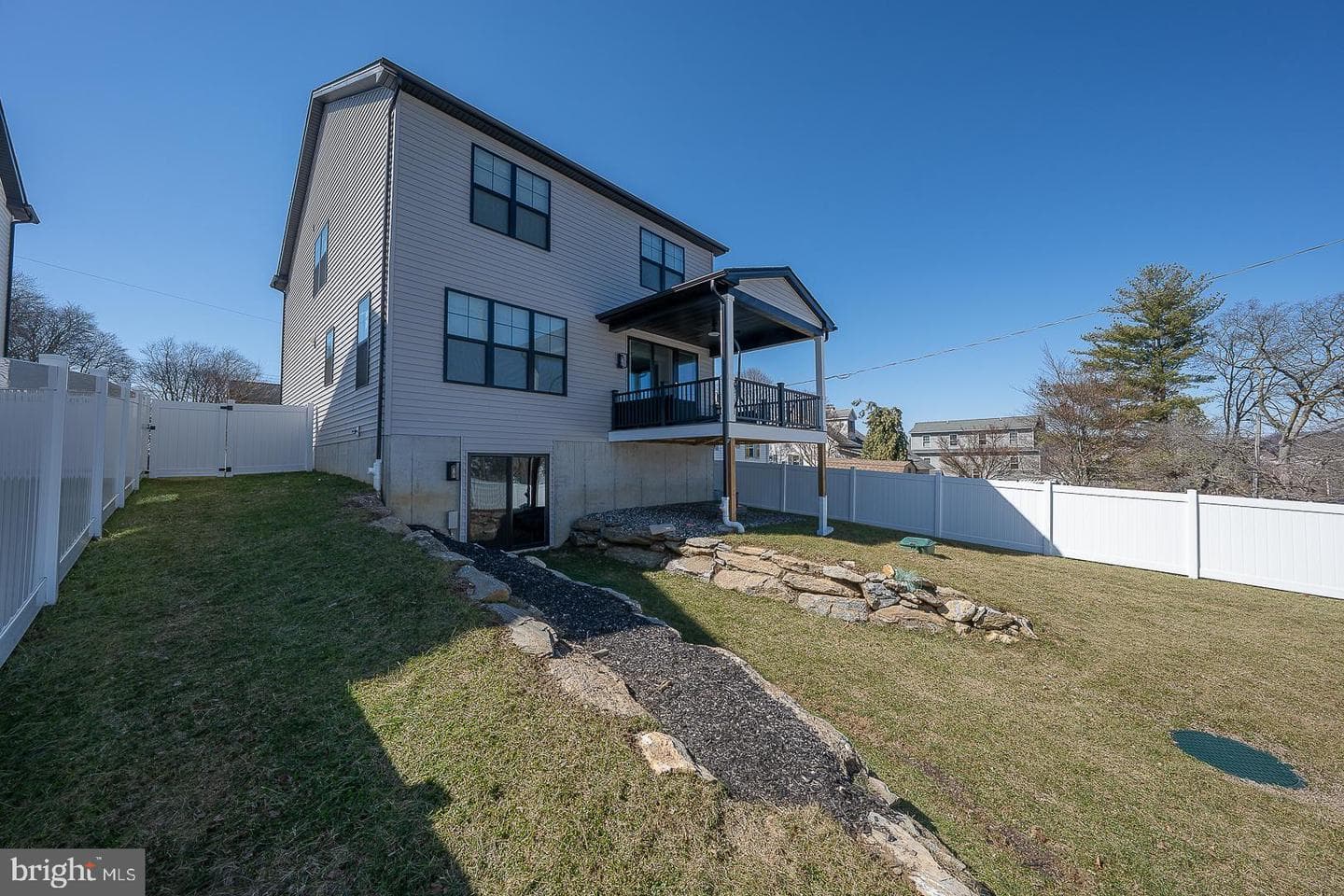 217 Namar Avenue photo 64
