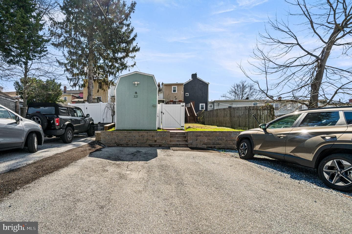 321 W Chestnut Street photo 24