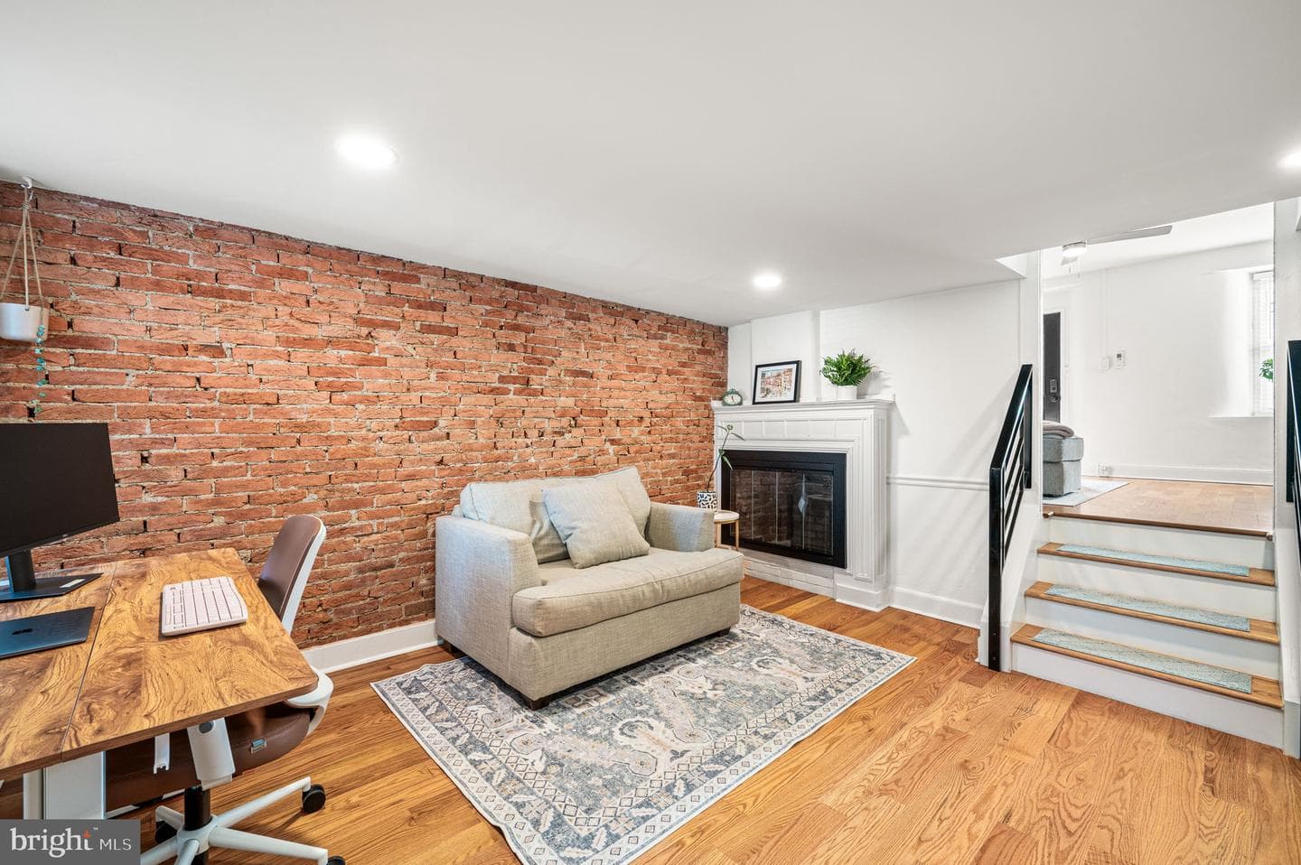321 W Chestnut Street photo 8